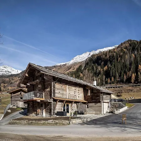 Domek alpejski Charming Chalet-style Feeder House