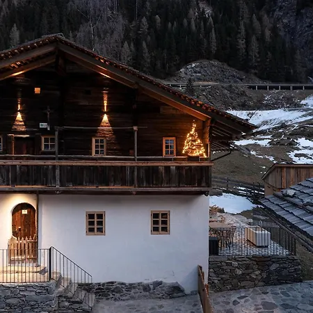 Domek alpejski Charming Chalet-style Feeder House