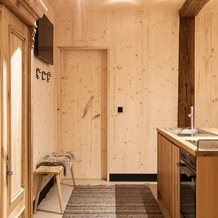 Domek alpejski Charming Chalet-style Feeder House