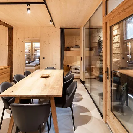 Charming Chalet-style Feeder House Domek alpejski *