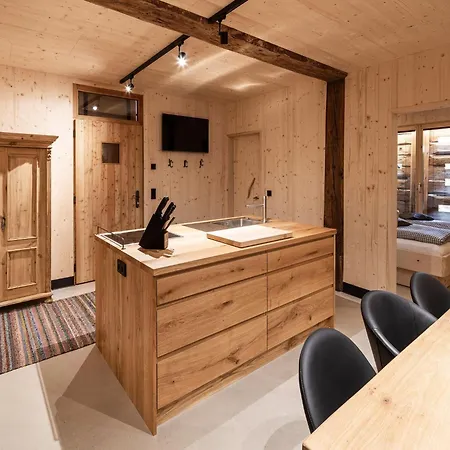 Domek alpejski Charming Chalet-style Feeder House