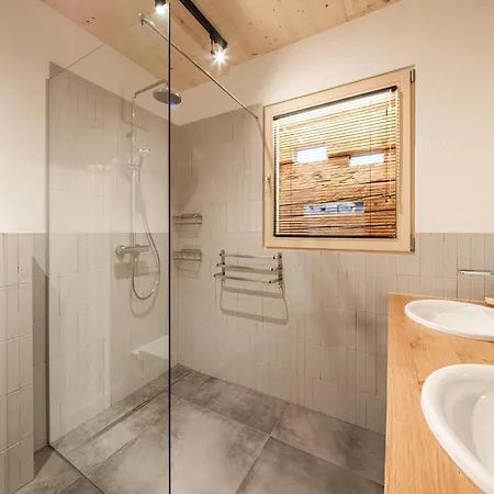 Charming Chalet-style Feeder House Domek alpejski *