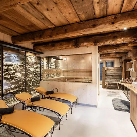Domek alpejski Charming Chalet-style Feeder House