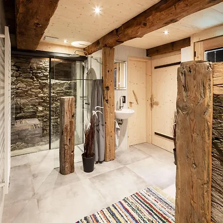 Charming Chalet-style Feeder House Domek alpejski *