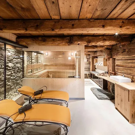Domek alpejski Charming Chalet-style Feeder House