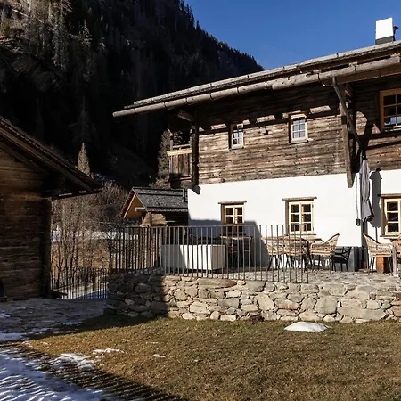 Charming Chalet-style Feeder House *
