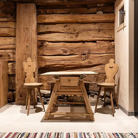 Charming Chalet-style Feeder House *