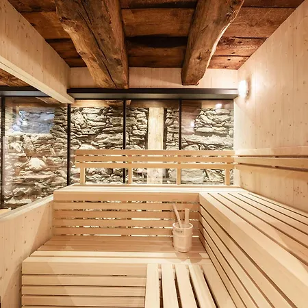 Charming Chalet-style Feeder House